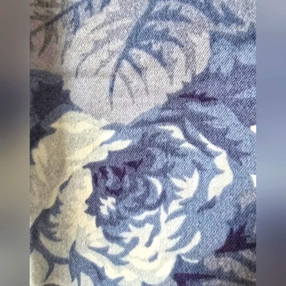 Lauren Ralph Lauren Blue and White Floral Pants - Picture 6 of 11